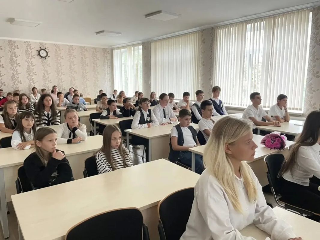 «Не властно над памятью время»: школьники Бердянска почтили память освободителей города «Не властно над памятью время»: школьники Бердянска почтили память освободителей города