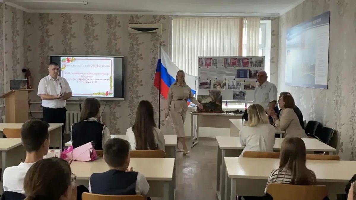 «Не властно над памятью время»: школьники Бердянска почтили память освободителей города «Не властно над памятью время»: школьники Бердянска почтили память освободителей города