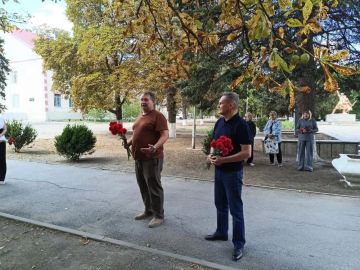 Поздравил жителей Пологовского округа с Днем муниципального образования! Рад, что часть моей профессиональной деятельности связана с восстановлением Пологовского муниципального округа