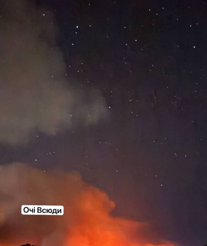 Пожар после прилёта «Калибров» в Запорожье Пожар после прилёта «Калибров» в Запорожье