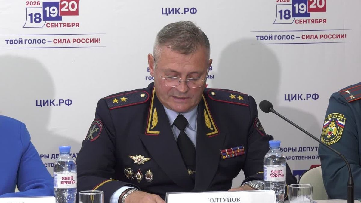 О мерах, принятых для охраны общественного порядка в ходе избирательной кампании, на пресс-конференции рассказал Начальник ГУ МВД России по Запорожской области Олег Александрович Колтунов:
