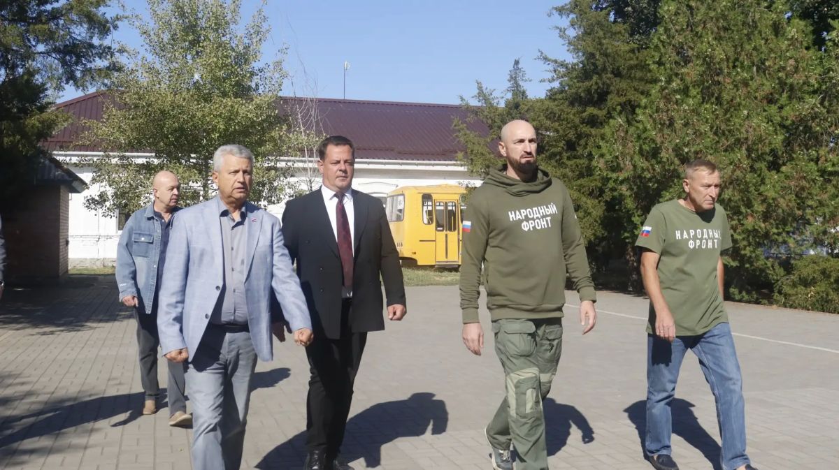 Виктор Емельяненко: Интеграция Запорожской области в правовое и культурное поле России — процесс многогранный. Важная роль в нём отводится выстраиванию связей между регионами Виктор Емельяненко: Интеграция Запорожской области в правовое и культурное поле России — процесс многогранный. Важная роль в нём отводится выстраиванию связей между регионами