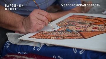 "Бог дал мне дар": Александр Каминский из Бердянска пишет иконы для бойцов