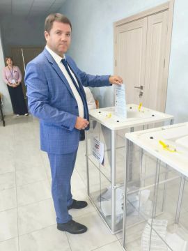 Исполняющий обязанности министра экономического развития Запорожской области Александр Ткаченко принял участие в голосовании на выборах депутатов Государственной Думы РФ