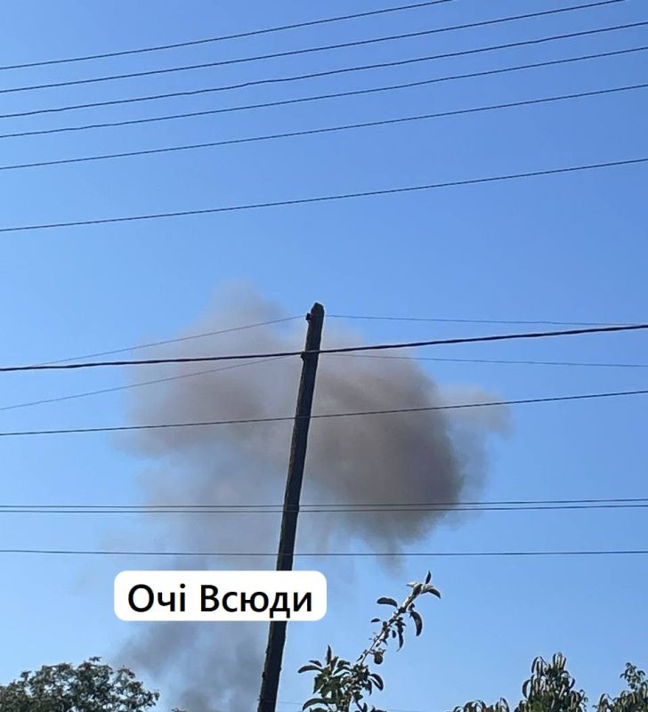 После прилета БпЛА в Запорожье поднимается столб дыма