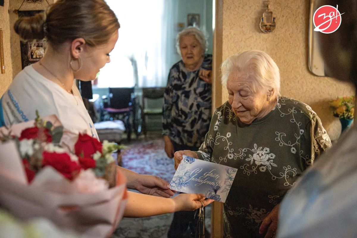 Активисты Запорожского регионального отделения движения «Волонтёры Победы» поздравили с 93-летием ветерана Великой Отечественной войны Валентину Обуховскую Активисты Запорожского регионального отделения движения «Волонтёры Победы» поздравили с 93-летием ветерана Великой Отечественной войны Валентину Обуховскую