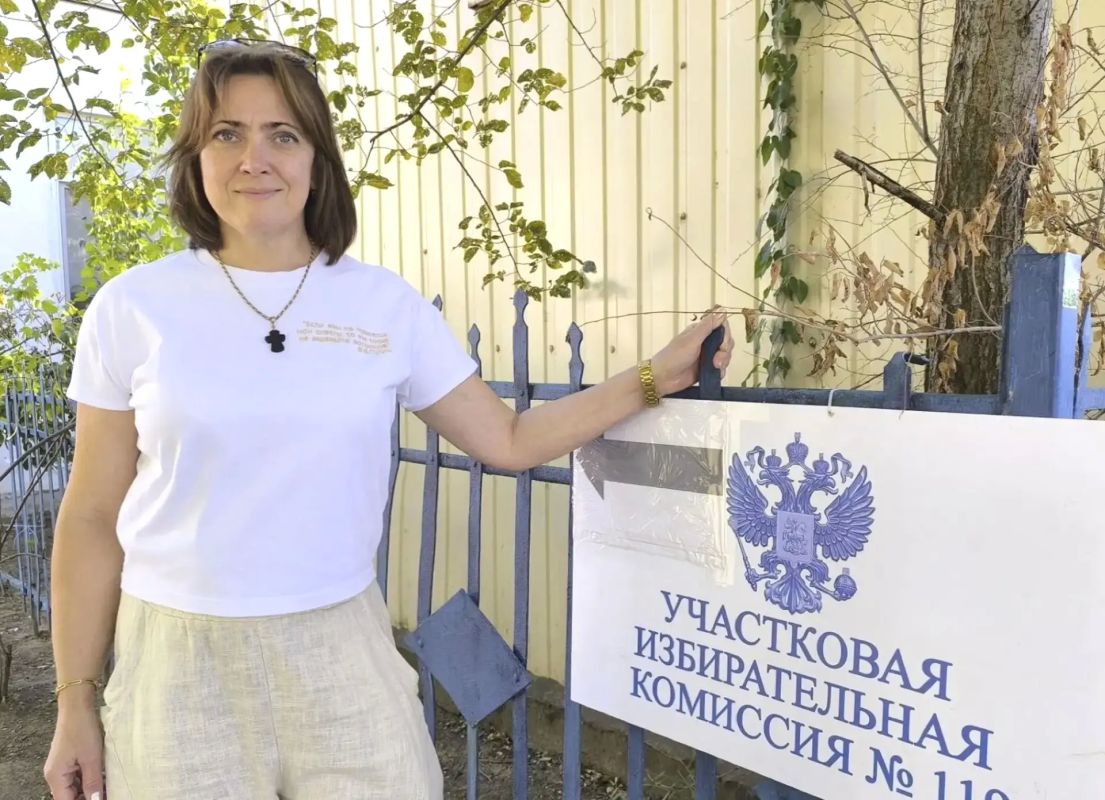 Сегодня с самого утра я отправилась на свой избирательный участок и сразу ощутила эту особенную атмосферу – в ней будто слышится биение пульса большого общего дела Сегодня с самого утра я отправилась на свой избирательный участок и сразу ощутила эту особенную атмосферу – в ней будто слышится биение пульса большого общего дела
