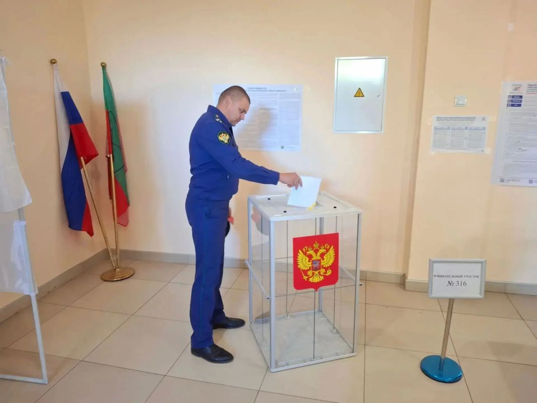 Прокурор Куйбышевского района Кабаев Руслан Владимирович принял участие в голосовании