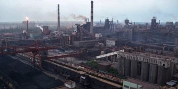 Два крупных предприятия группы Metinvest, принадлежащей украинскому олигарху Ринату Ахметову – сталелитейные заводы в Каменском и Запорожье – сообщают о полной остановке производства и ссылаются на форс-мажорные...