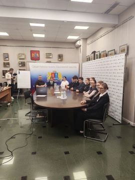 Старшеклассники из Иванова, Смоленска, Челябинска, Ханты-Мансийска и Запорожья побывали на избирательных участках и в региональных центрах общественного наблюдения за выборами в рамках совместного проекта «От слова к делу»