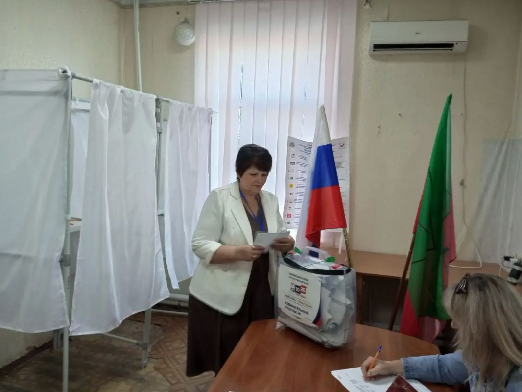 Председатель ТИК №12 Пологовского МО приняла участие в выборах депутатов Государственной Думы Российской Федерации Председатель ТИК №12 Пологовского МО приняла участие в выборах депутатов Государственной Думы Российской Федерации