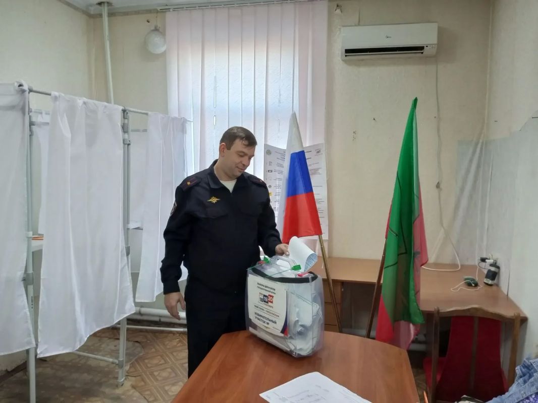 Начальник ОП "Пологи" Отдела МВД России "Токмакский" проголосовал на выборах депутатов Государственной Думы Российской Федерации Начальник ОП "Пологи" Отдела МВД России "Токмакский" проголосовал на выборах депутатов Государственной Думы Российской Федерации