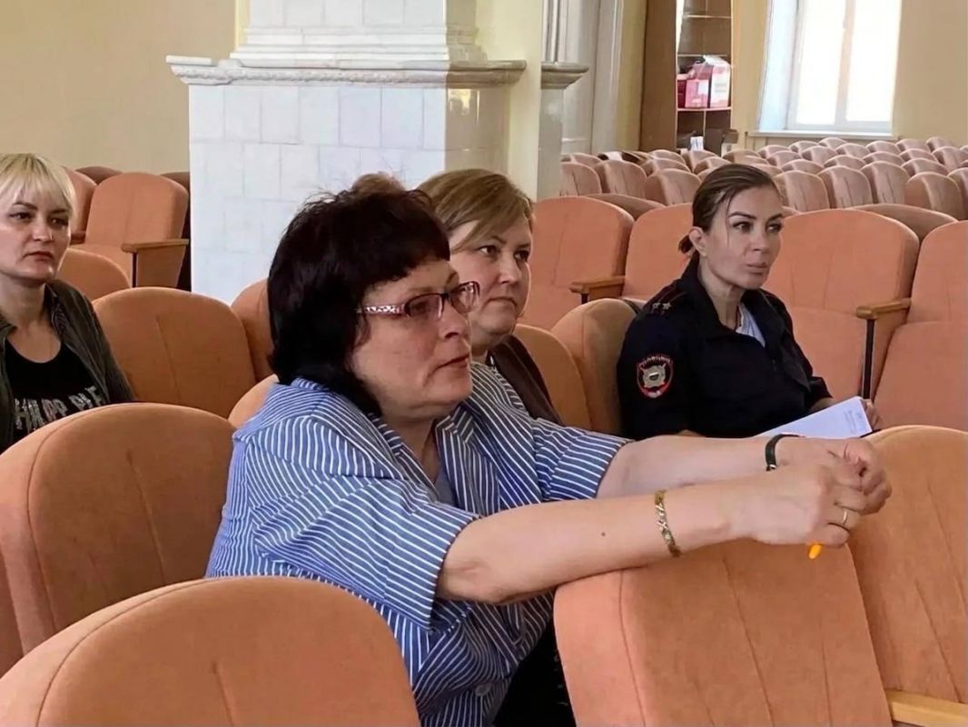 На защите прав детей. . 17 сентября 2026 года состоялось заседание комиссии по делам несовершеннолетних и защите их прав Мелитопольского муниципального округа На защите прав детей. . 17 сентября 2026 года состоялось заседание комиссии по делам несовершеннолетних и защите их прав Мелитопольского муниципального округа