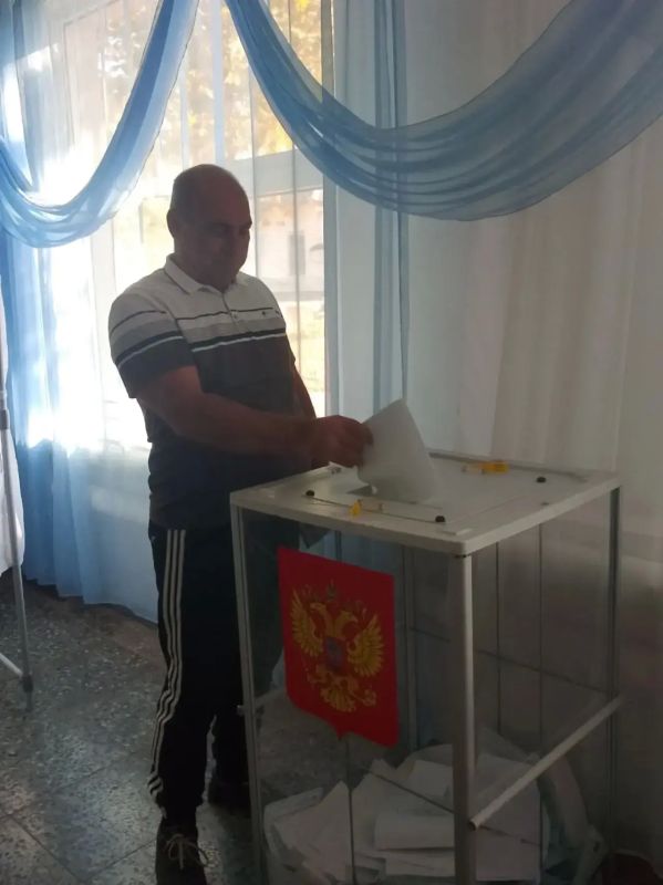 Депутат горсовета Виктор Бардась: "Голосование — это не просто гражданский долг, а определение будущего" Депутат горсовета Виктор Бардась: "Голосование — это не просто гражданский долг, а определение будущего"