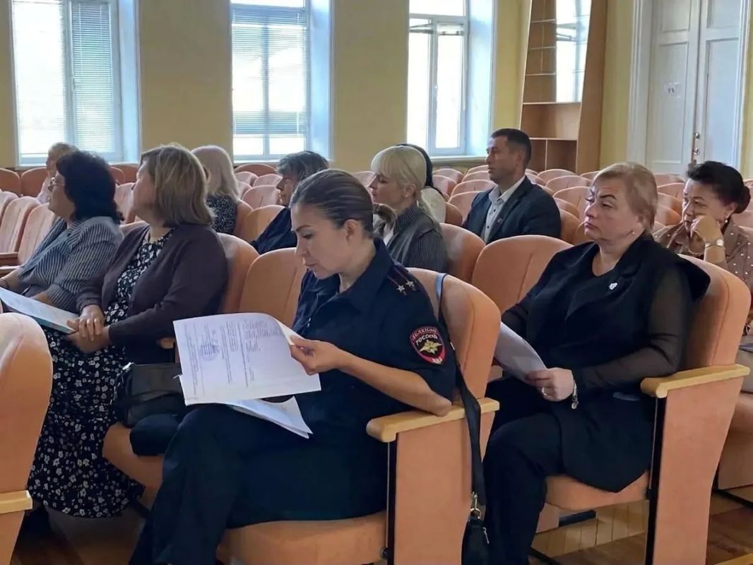 На защите прав детей. . 17 сентября 2026 года состоялось заседание комиссии по делам несовершеннолетних и защите их прав Мелитопольского муниципального округа На защите прав детей. . 17 сентября 2026 года состоялось заседание комиссии по делам несовершеннолетних и защите их прав Мелитопольского муниципального округа