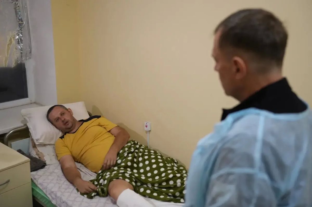 Евгений Балицкий: Навестил Викторию Николаевну, которая вместе с мужем находится на лечении после циничной атаки противника по их частному домовладению в селе Любимовка Михайловского муниципального округа в ночь на 17... Евгений Балицкий: Навестил Викторию Николаевну, которая вместе с мужем находится на лечении после циничной атаки противника по их частному домовладению в селе Любимовка Михайловского муниципального округа в ночь на 17...