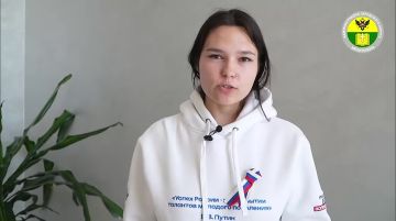 Впервые голосующие жители Мелитополя получают памятные подарки на избирательных участках