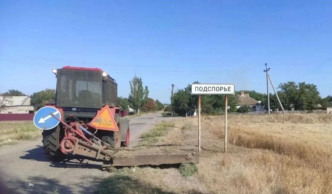 Скашивание травы — важный этап ухода за дорожной инфраструктурой региона Скашивание травы — важный этап ухода за дорожной инфраструктурой региона