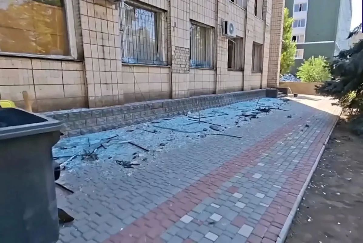 В Мелитополе в результате атаки БПЛА ВСУ было повреждено здание министерства АПК, сообщает канал "Никванта" В Мелитополе в результате атаки БПЛА ВСУ было повреждено здание министерства АПК, сообщает канал "Никванта"