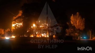 В Запорожье после атаки обрушается торговый центр «Интрейд»