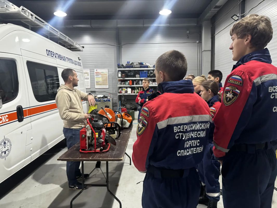 Наши в Москве. Добровольцы Запорожского РО ВСКС посетили столицу нашей страны, где прошли стажировку на базе Всероссийского центра подготовки студенческих спасательных формирований РТУ МИРЭА Наши в Москве. Добровольцы Запорожского РО ВСКС посетили столицу нашей страны, где прошли стажировку на базе Всероссийского центра подготовки студенческих спасательных формирований РТУ МИРЭА
