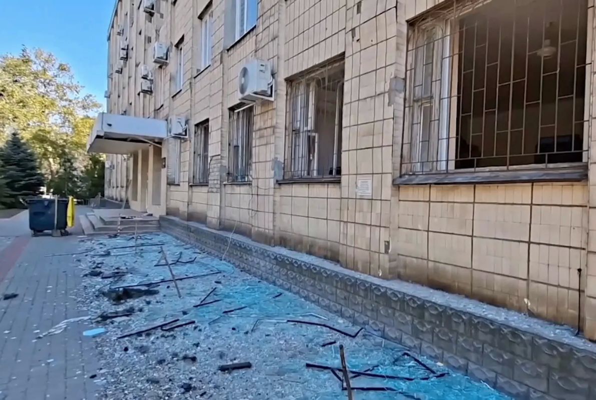 Здание Министерства АПК и продовольственной политики повреждено в результате атаки БпЛА ВСУ на Мелитополь Здание Министерства АПК и продовольственной политики повреждено в результате атаки БпЛА ВСУ на Мелитополь