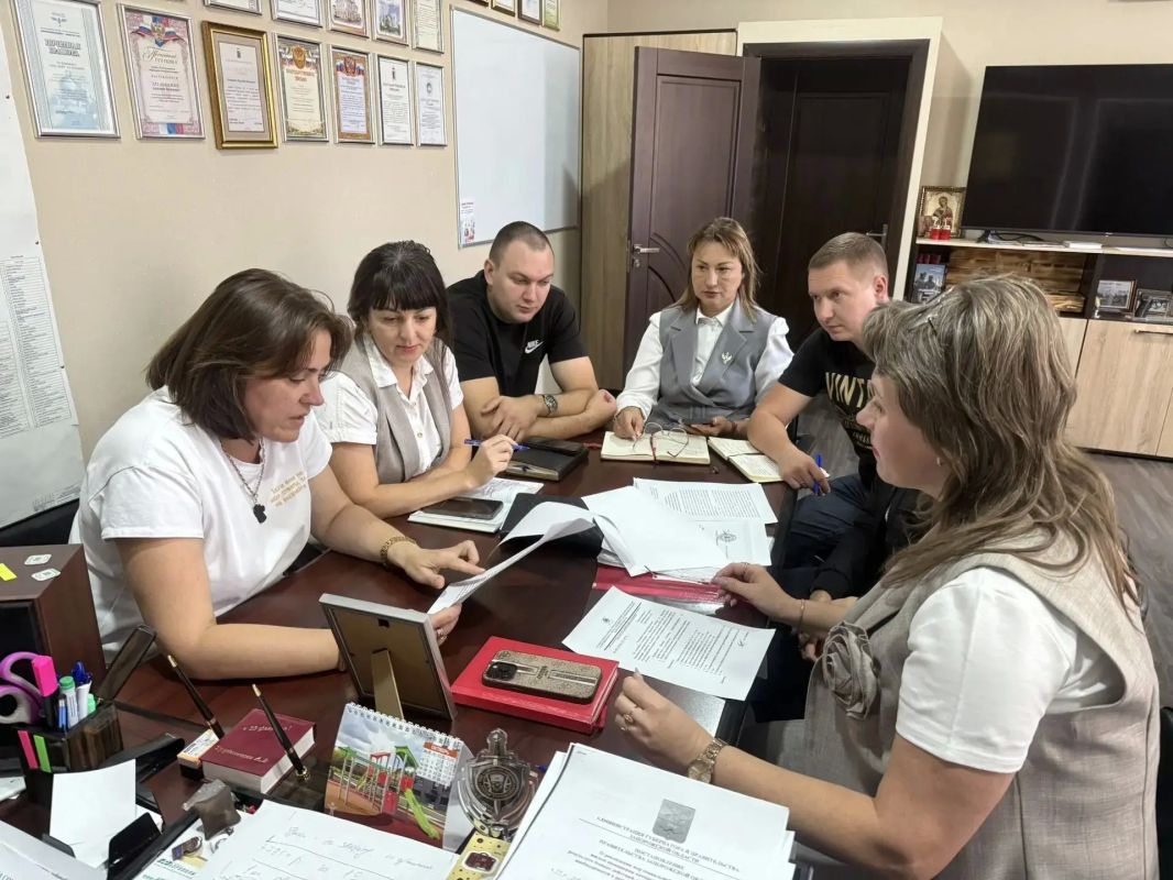 В Акимовском муниципальном округе определены победители и призеры ежегодного конкурса «Человек труда» В Акимовском муниципальном округе определены победители и призеры ежегодного конкурса «Человек труда»