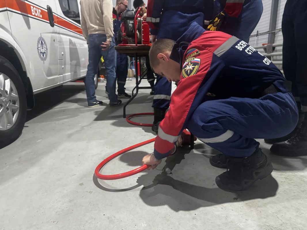 Наши в Москве. Добровольцы Запорожского РО ВСКС посетили столицу нашей страны, где прошли стажировку на базе Всероссийского центра подготовки студенческих спасательных формирований РТУ МИРЭА Наши в Москве. Добровольцы Запорожского РО ВСКС посетили столицу нашей страны, где прошли стажировку на базе Всероссийского центра подготовки студенческих спасательных формирований РТУ МИРЭА