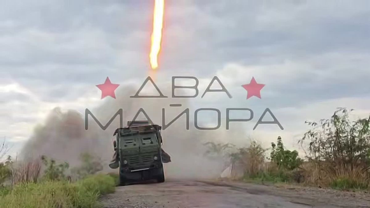 Два майора: Запорожский фронт. Бойцы 42-й гвардейской мотострелковой дивизии делятся кадрами работы реактивной артиллерии на данном участке фронта