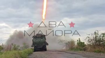 Два майора: Запорожский фронт. Бойцы 42-й гвардейской мотострелковой дивизии делятся кадрами работы реактивной артиллерии на данном участке фронта
