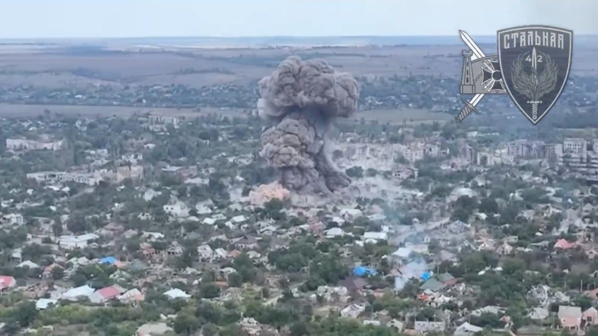 Прилет ФАБ-3000 по позициям ВСУ в северной части Орехова в Запорожской области и его последствия Прилет ФАБ-3000 по позициям ВСУ в северной части Орехова в Запорожской области и его последствия