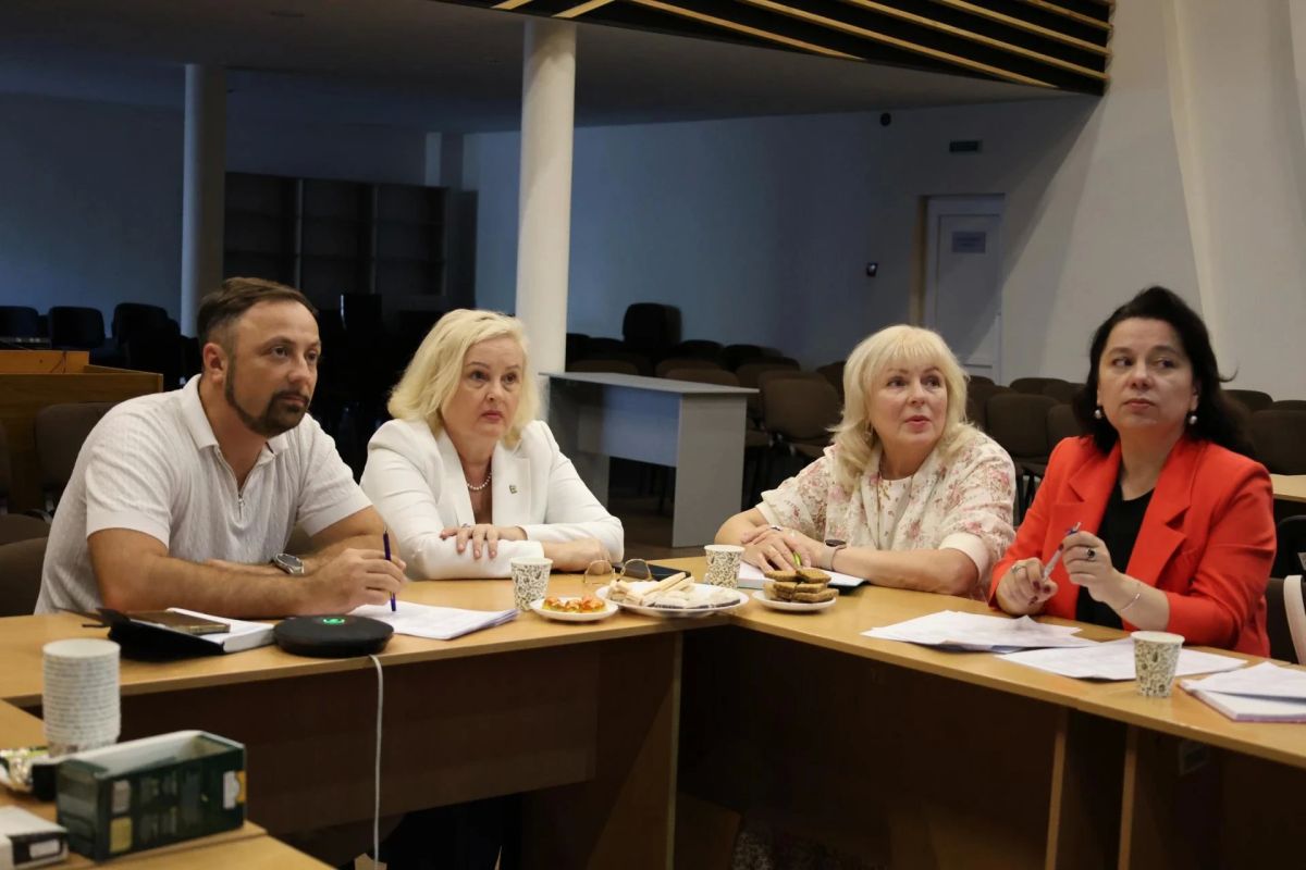 Сотрудники Министерства культуры Запорожской области совместно с директорами детских школ искусств региона приняли участие во Всероссийском совещании