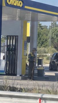 На киевских АЗС начали выставлять вооруженную охрану, которая должна пытаться сбить дроны