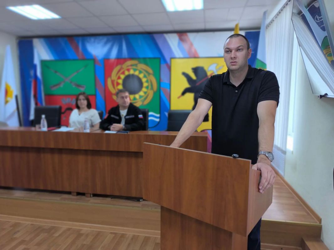 Глава Акимовского муниципального округа Александр Трудоношин провел открытое расширенное совещание по вопросам жизнеобеспечения территории Глава Акимовского муниципального округа Александр Трудоношин провел открытое расширенное совещание по вопросам жизнеобеспечения территории