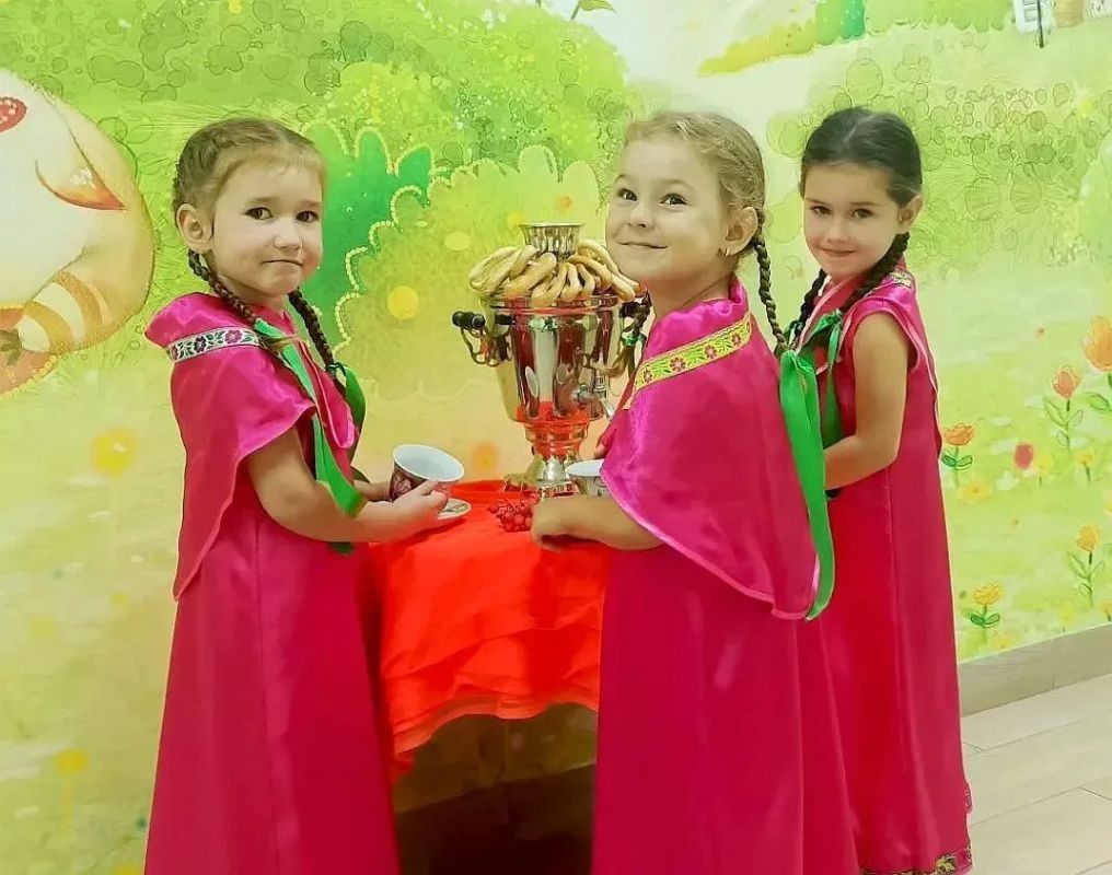 Дорогие друзья! Благодарим всех участниц районного конкурса красоты и традиций "Девичья краса - Акимовская коса"! Мы получили больше 60 красивых фото, которые подарили радость и чувство гордости всем жителям нашего района!... Дорогие друзья! Благодарим всех участниц районного конкурса красоты и традиций "Девичья краса - Акимовская коса"! Мы получили больше 60 красивых фото, которые подарили радость и чувство гордости всем жителям нашего района!...
