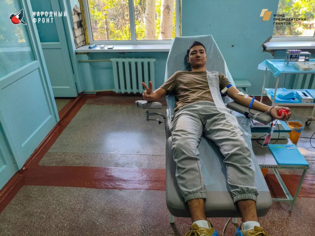 Молодежка Народного фронта Токмака сдала кровь ко Дню города Молодежка Народного фронта Токмака сдала кровь ко Дню города