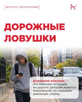 Закрыться капюшоном, включить музыку и засесть в телефон