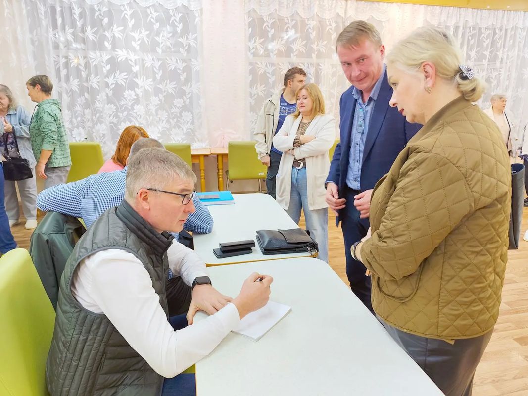 Микрорайон хоть и молодой, но проблемы здесь застарелые Микрорайон хоть и молодой, но проблемы здесь застарелые