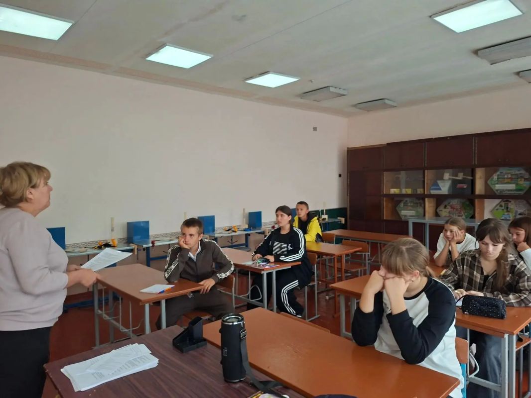 Наши ГЕРОИ: помним всегда. Приоритетным направлением культурно-просветительской работы учреждений культуры является проведение мероприятий патриотической направленности Наши ГЕРОИ: помним всегда. Приоритетным направлением культурно-просветительской работы учреждений культуры является проведение мероприятий патриотической направленности