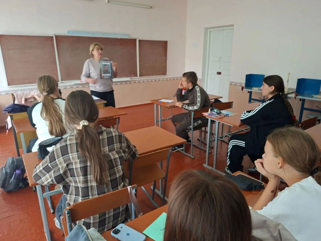 Наши ГЕРОИ: помним всегда. Приоритетным направлением культурно-просветительской работы учреждений культуры является проведение мероприятий патриотической направленности Наши ГЕРОИ: помним всегда. Приоритетным направлением культурно-просветительской работы учреждений культуры является проведение мероприятий патриотической направленности