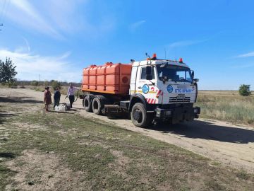 #нам_пишут. Жители сел Владимировского теротдела благодарят ЕТС «Крым» за доставленную на наши улицы воду! Спасибо за руку помощи в это непростое время!