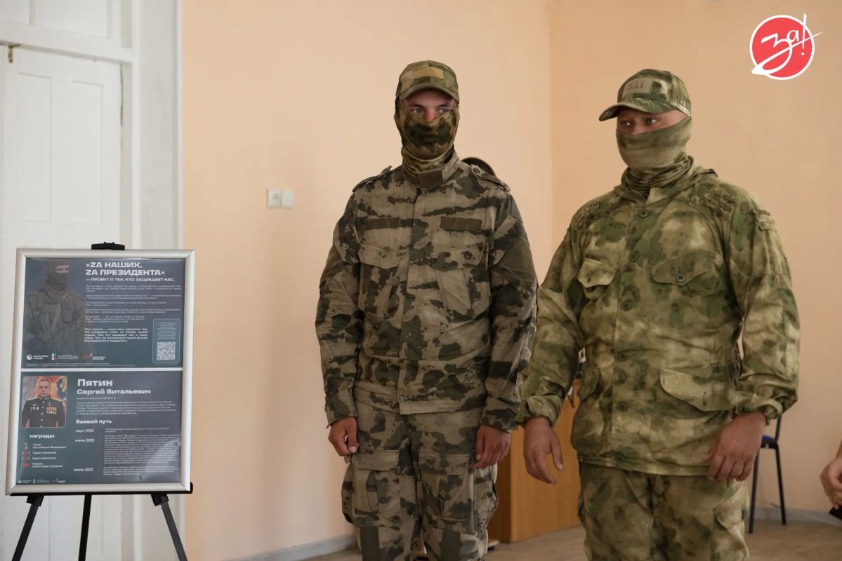 В мелитопольской школе №11 открылась выставка «За наших, за президента», приуроченная ко Дню воссоединения Запорожской области с Россией В мелитопольской школе №11 открылась выставка «За наших, за президента», приуроченная ко Дню воссоединения Запорожской области с Россией