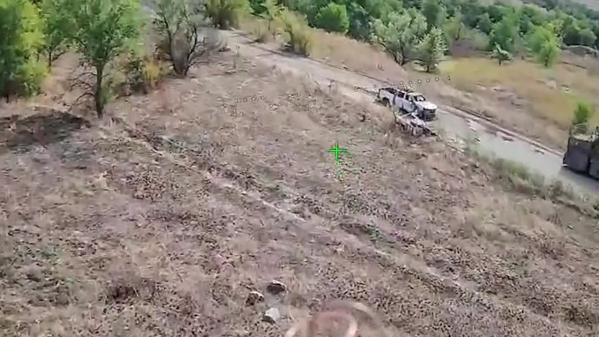Разобрали безумных на полдороги Боевики Зенесокого обезумели только потому, что решили прорываться через заслон наши дроноводов в Запорожской области. Однако для пущего эффекта оформили свои машины в духе «Безумного Макса»....