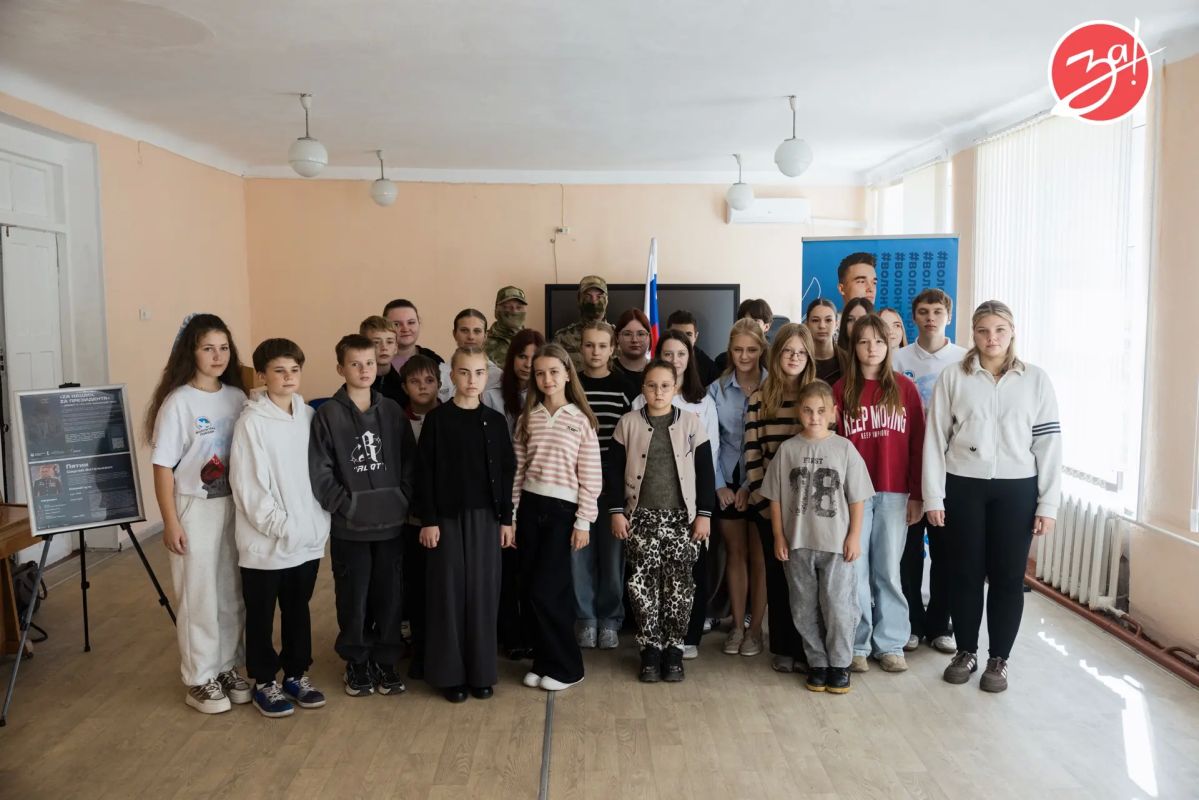 В мелитопольской школе №11 открылась выставка «За наших, за президента», приуроченная ко Дню воссоединения Запорожской области с Россией В мелитопольской школе №11 открылась выставка «За наших, за президента», приуроченная ко Дню воссоединения Запорожской области с Россией