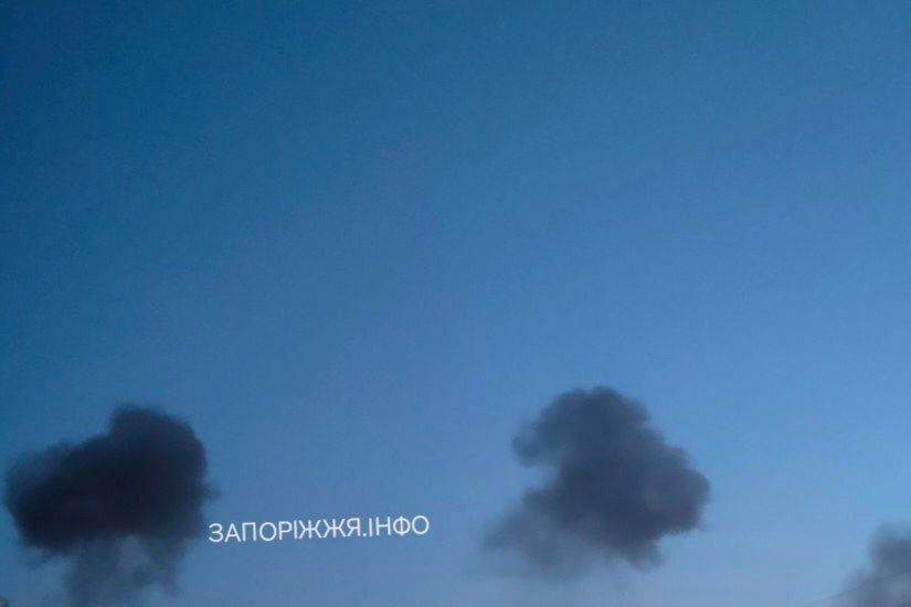 В Запорожье серия взрывов оставила после себя облака дыма