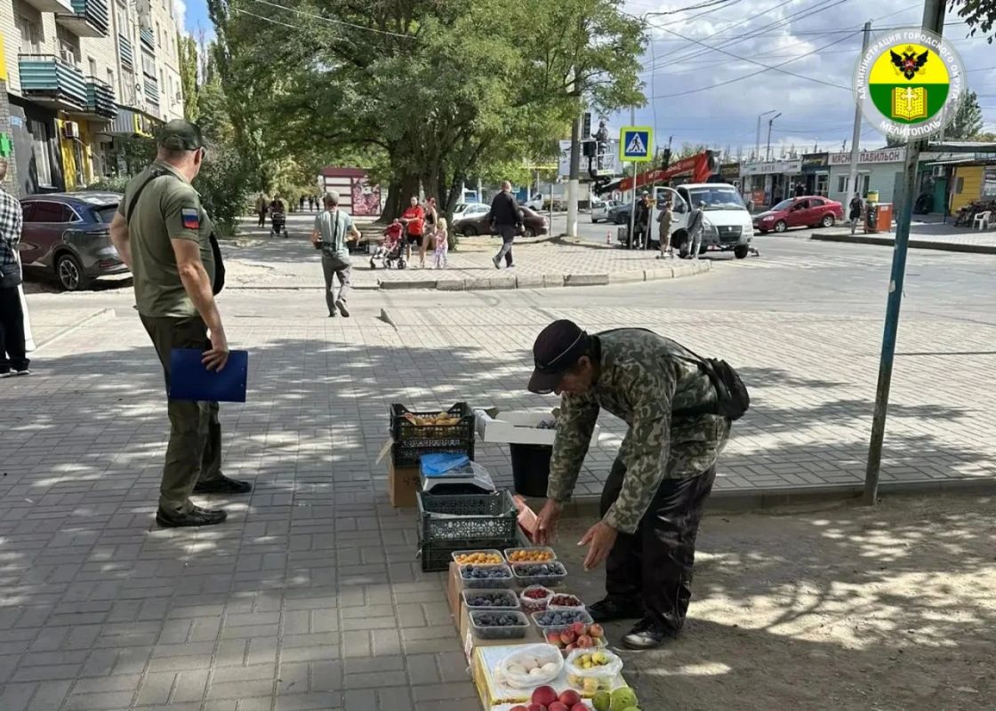 В Мелитополе продолжают работу специалисты отдела муниципального контроля в сфере благоустройства В Мелитополе продолжают работу специалисты отдела муниципального контроля в сфере благоустройства