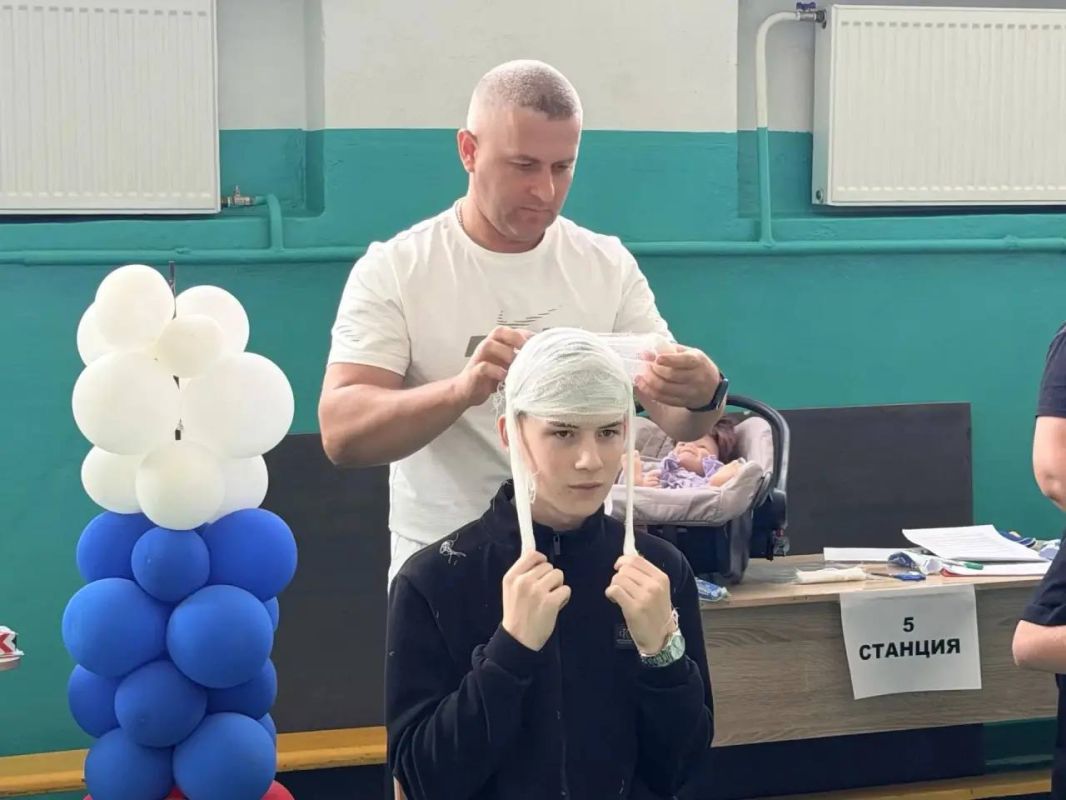 В стенах Константиновской СОШ № 2 состоялось яркое и полезное событие — «Семейные старты безопасности» В стенах Константиновской СОШ № 2 состоялось яркое и полезное событие — «Семейные старты безопасности»