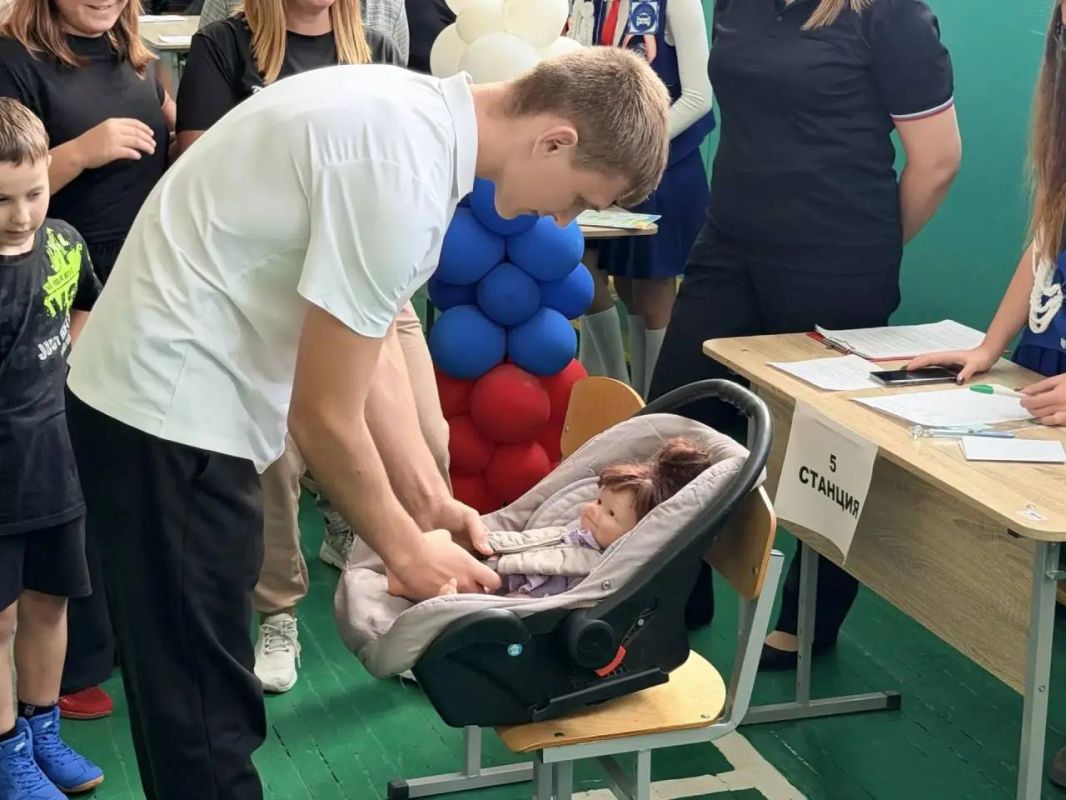 В стенах Константиновской СОШ № 2 состоялось яркое и полезное событие — «Семейные старты безопасности» В стенах Константиновской СОШ № 2 состоялось яркое и полезное событие — «Семейные старты безопасности»