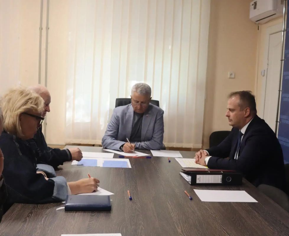 Виктор Емельяненко: Провел рабочее совещание с участием заместителя губернатора Запорожской области Сергея Ганжи Виктор Емельяненко: Провел рабочее совещание с участием заместителя губернатора Запорожской области Сергея Ганжи