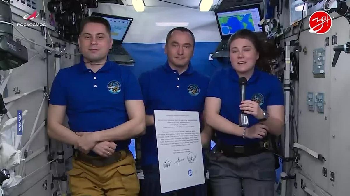 30 сентября на Международной космической станции открылась выставка картин художников Запорожской области, Москвы и Санкт-Петербурга